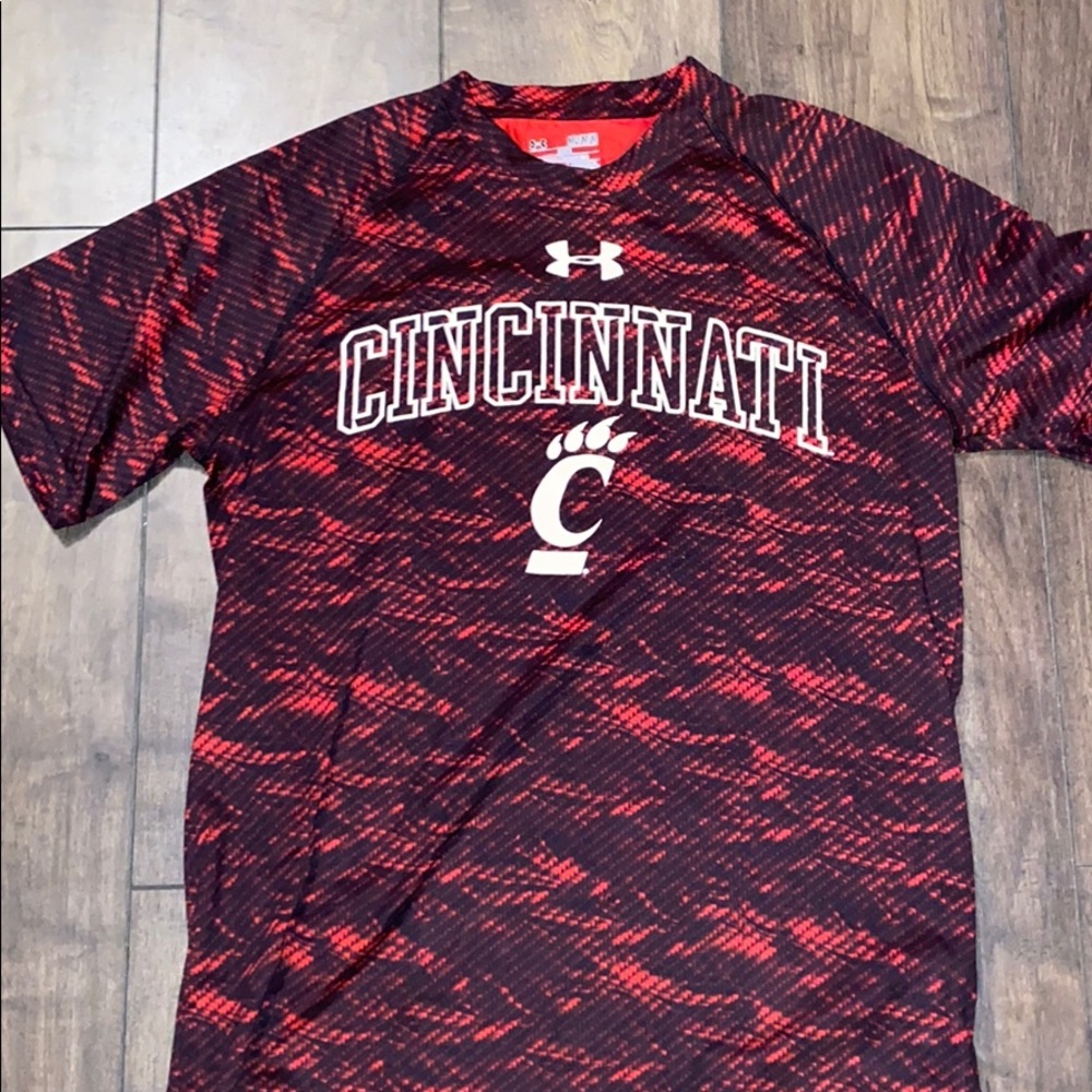 university of Cincinnati Under Armour TShirt Med